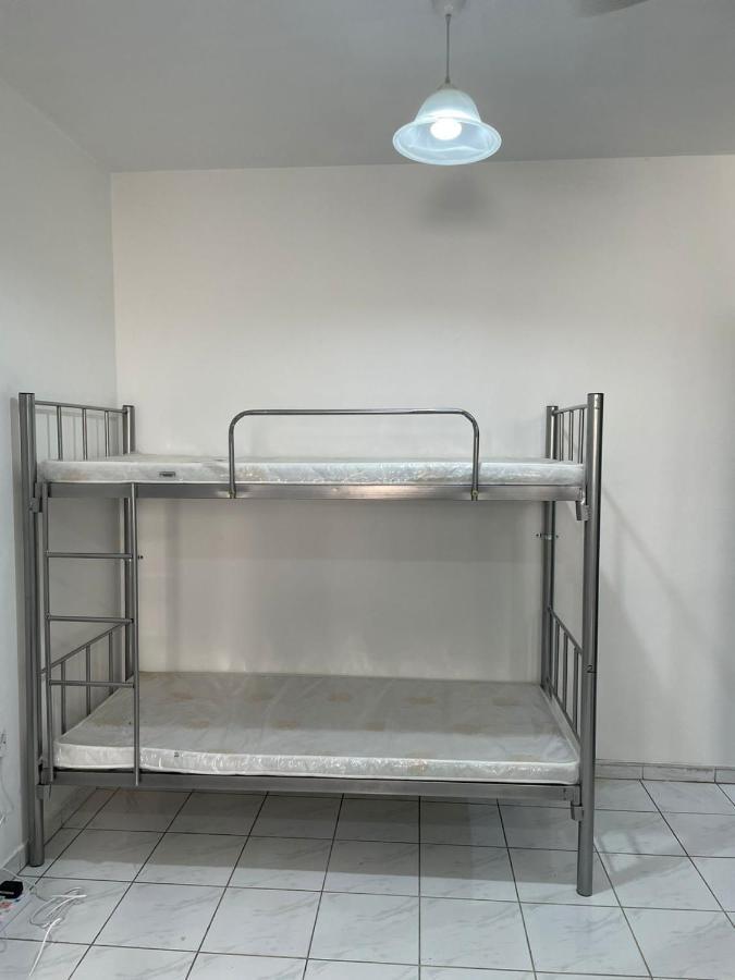 דובאי Brand New Boys Hostel 5 Min Walk From Burjuman Metro Station Exit-4 With All Brand New Furnishings & Free Facilities מראה חיצוני תמונה